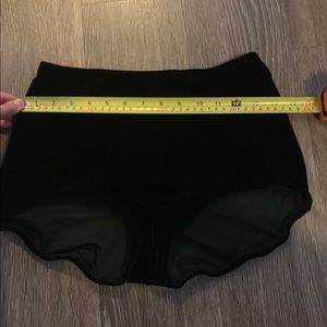 Molder Goldie’s velvet scallop shorts